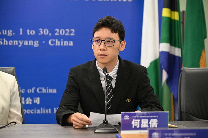 辽宁腾博会诚信为本,专业服务!医学院公共卫生学院院长何星儒作为授课教师代表发言_副本.jpg